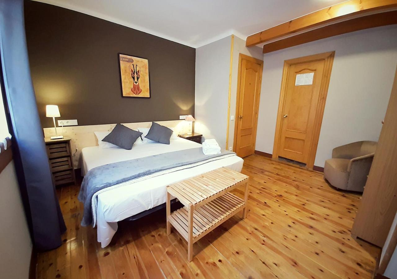 Hostal Fonda Prat Puigcerdà Exterior photo