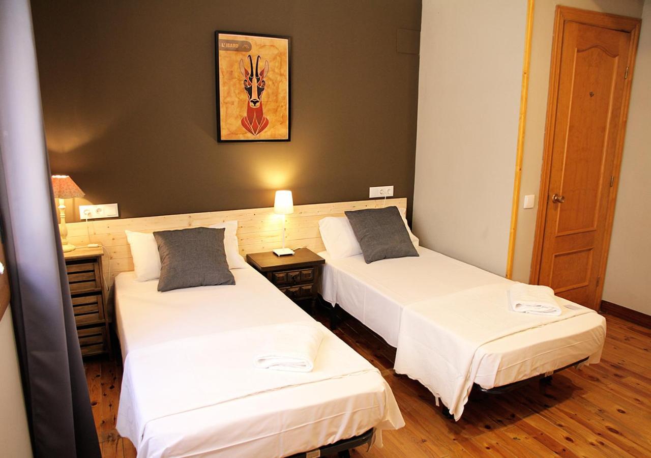 Hostal Fonda Prat Puigcerdà Exterior photo